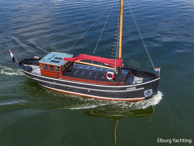 De IJver van boven: de dekindeling, de mast en de stuurhut in één beeld.