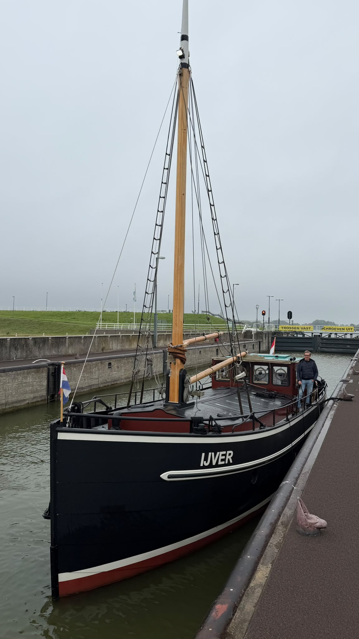 De IJVER in de sluis