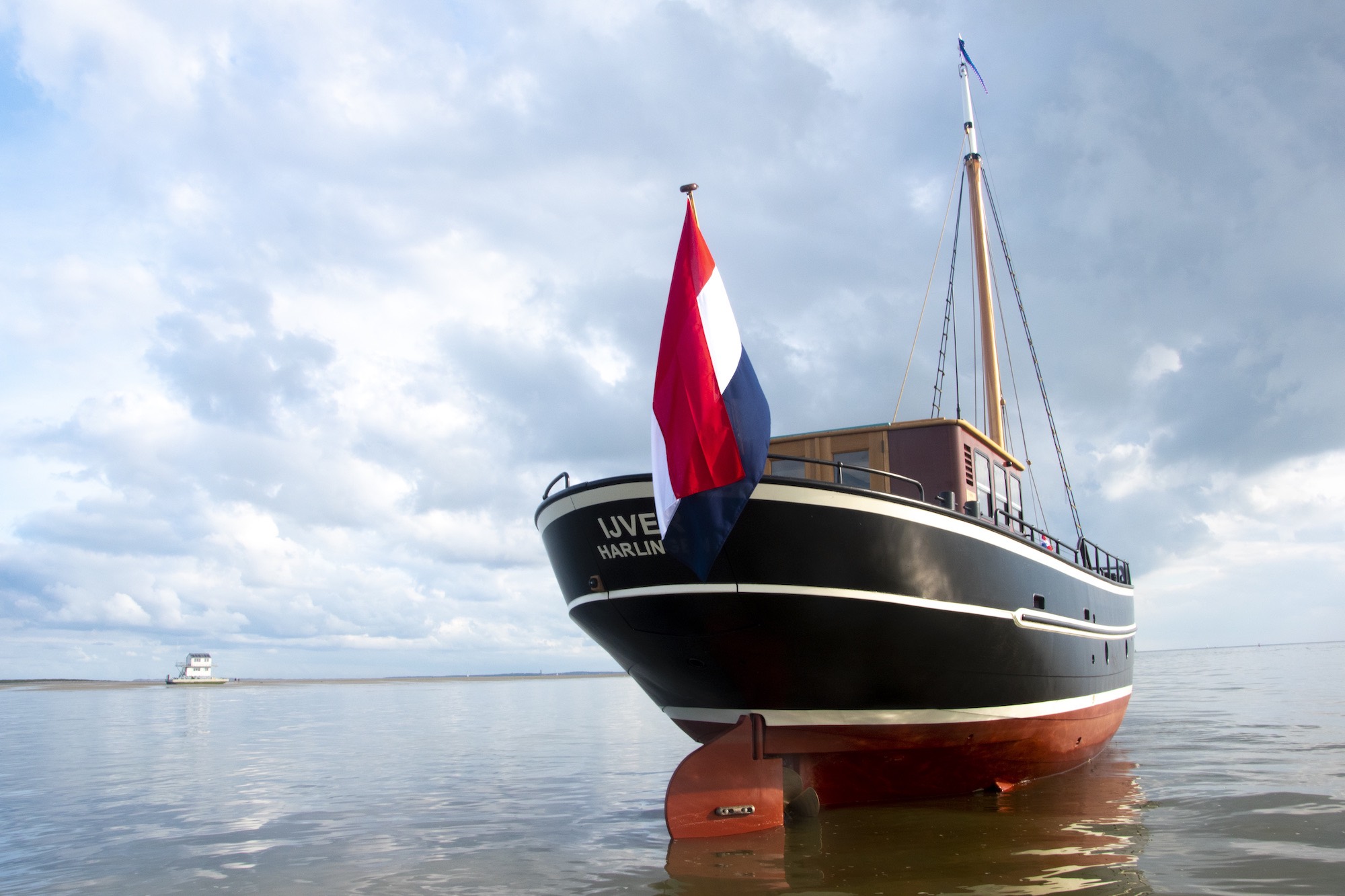 De IJver drooggevallen op het Wad